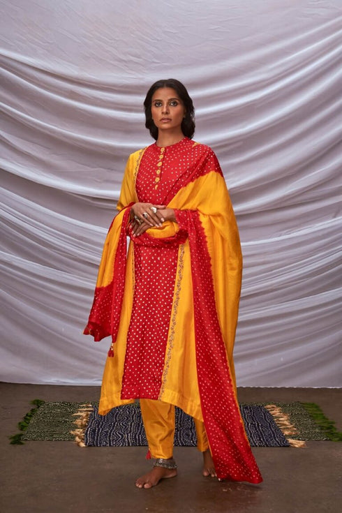 Tie & Dye Bandhani Panelled Kurta Set With Zari Work