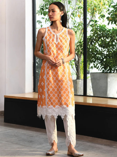 Newry Kurta With Border Dhoti Pant