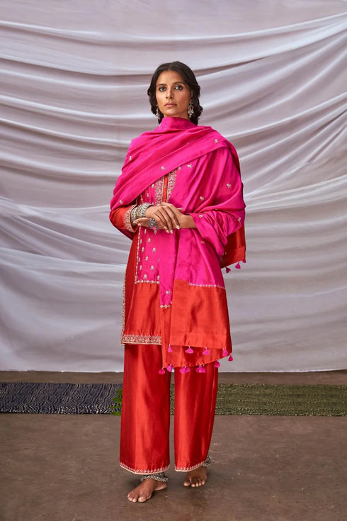Zari Embroidered Kurta Set With Straight Pants