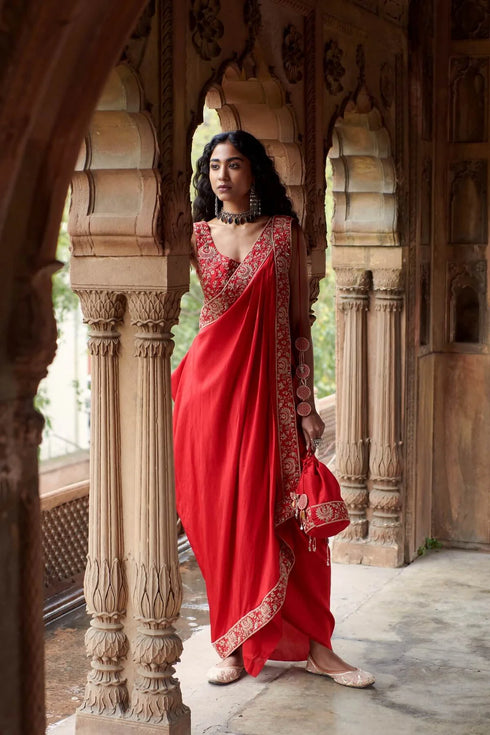 5 Pc Heavy Bandhani Chandbali Cape Set With A Inner Drape And Potli