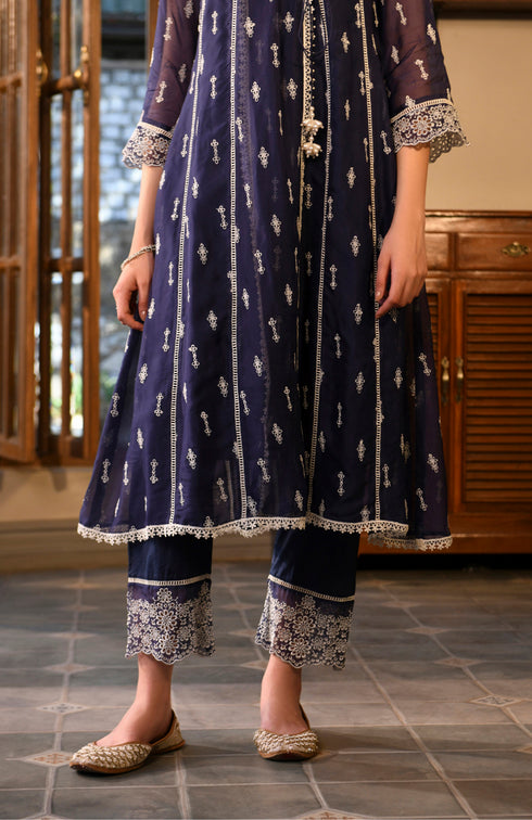 Vashti Set With Dupatta