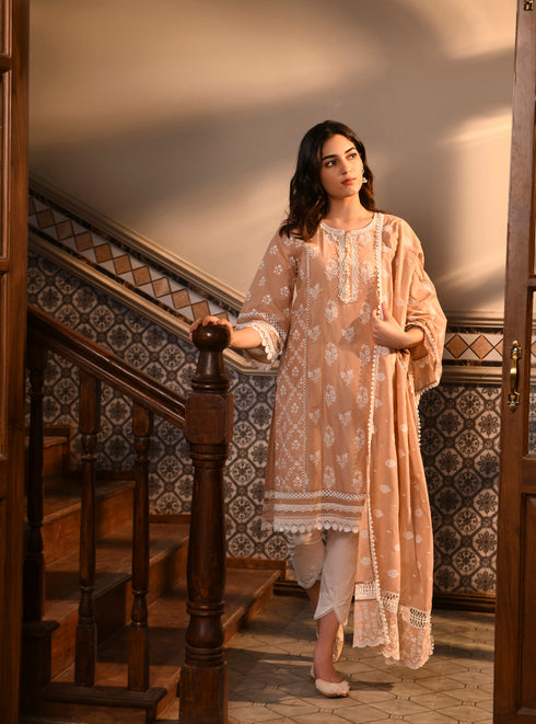 Darya Kurta with Inverted V Hem White Pant With Dupatta