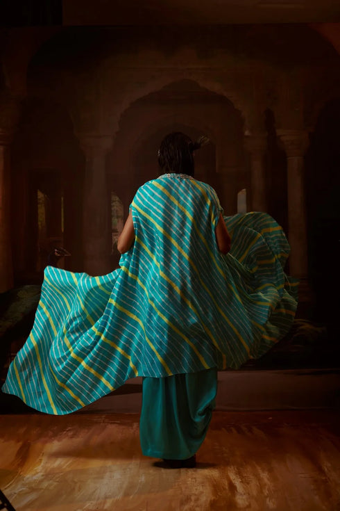 Leheriya Cape Set With Kurta And Dhoti Skirt