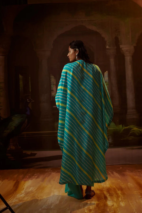 Leheriya Trail Cape Set With Blouse And Drape Skirt