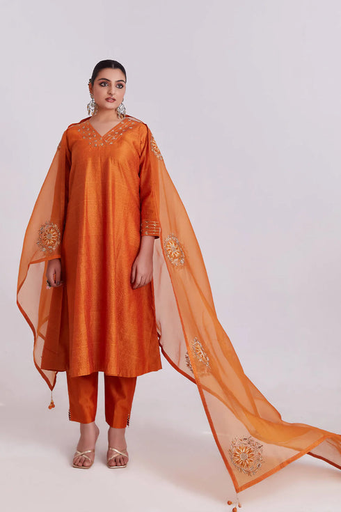 Checks Kurta With Sunflower Dupatta