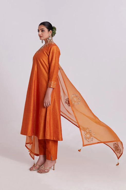 Checks Kurta With Sunflower Dupatta