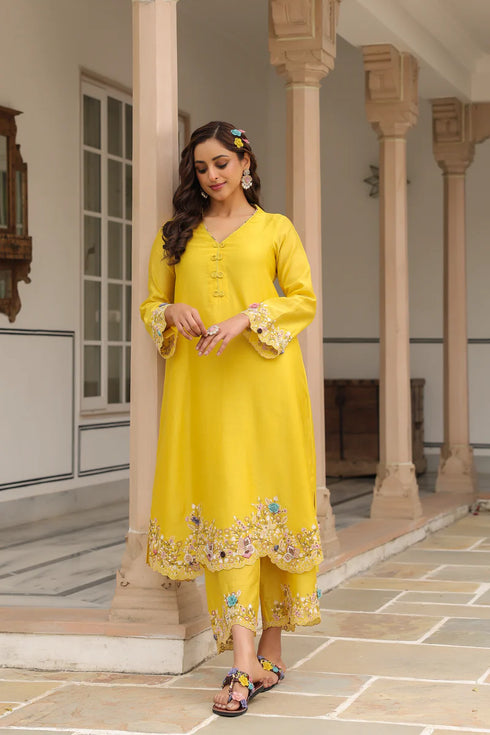 Gulzar Scallop Kurta Set