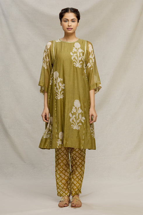 Chanderi batik kurta set with aari embroidery