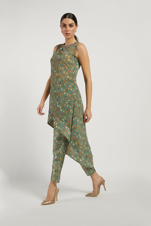 Green navrattan booti carpet kurta set