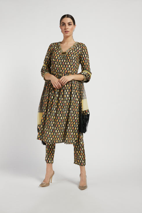 Black Dalia Kurta set with Butti Work